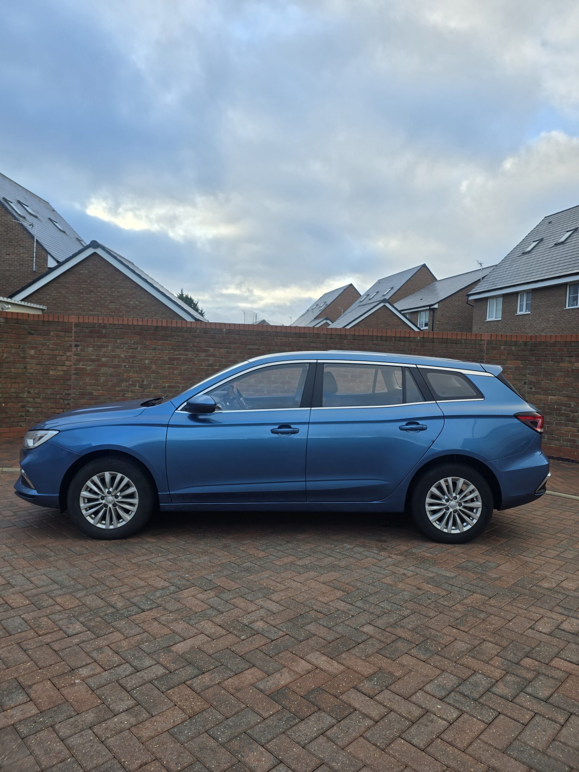 
								2021 (71) MG 5 EV 5DR full									