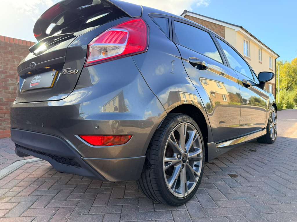 
								2016 (66) Ford Fiesta ST Line 5DR full									