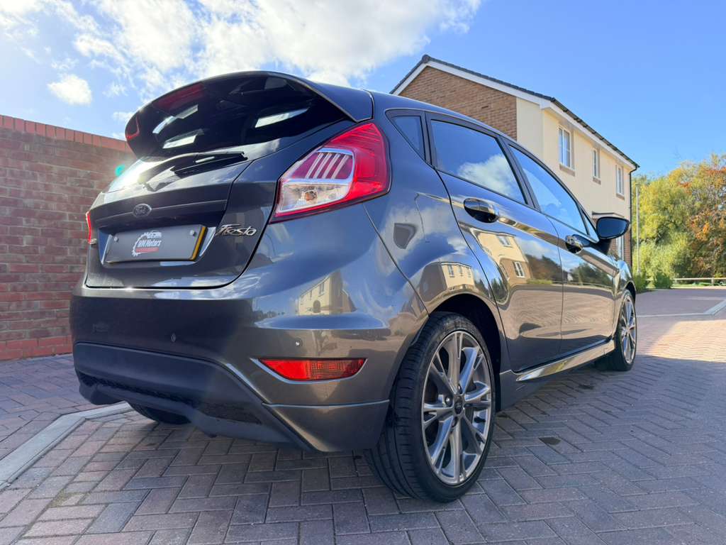 
								2016 (66) Ford Fiesta ST Line 5DR full									