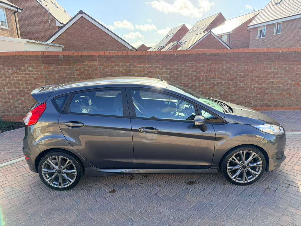 
								2016 (66) Ford Fiesta ST Line 5DR full									