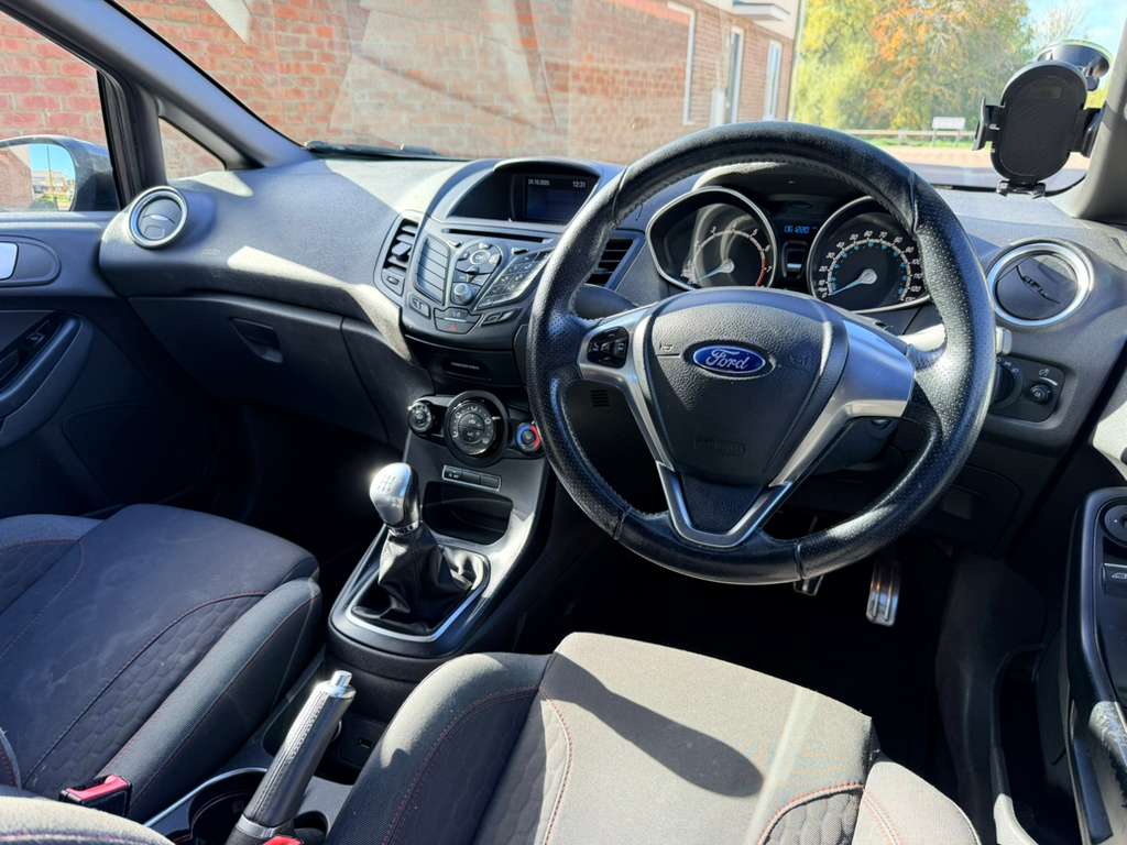 
								2016 (66) Ford Fiesta ST Line 5DR full									