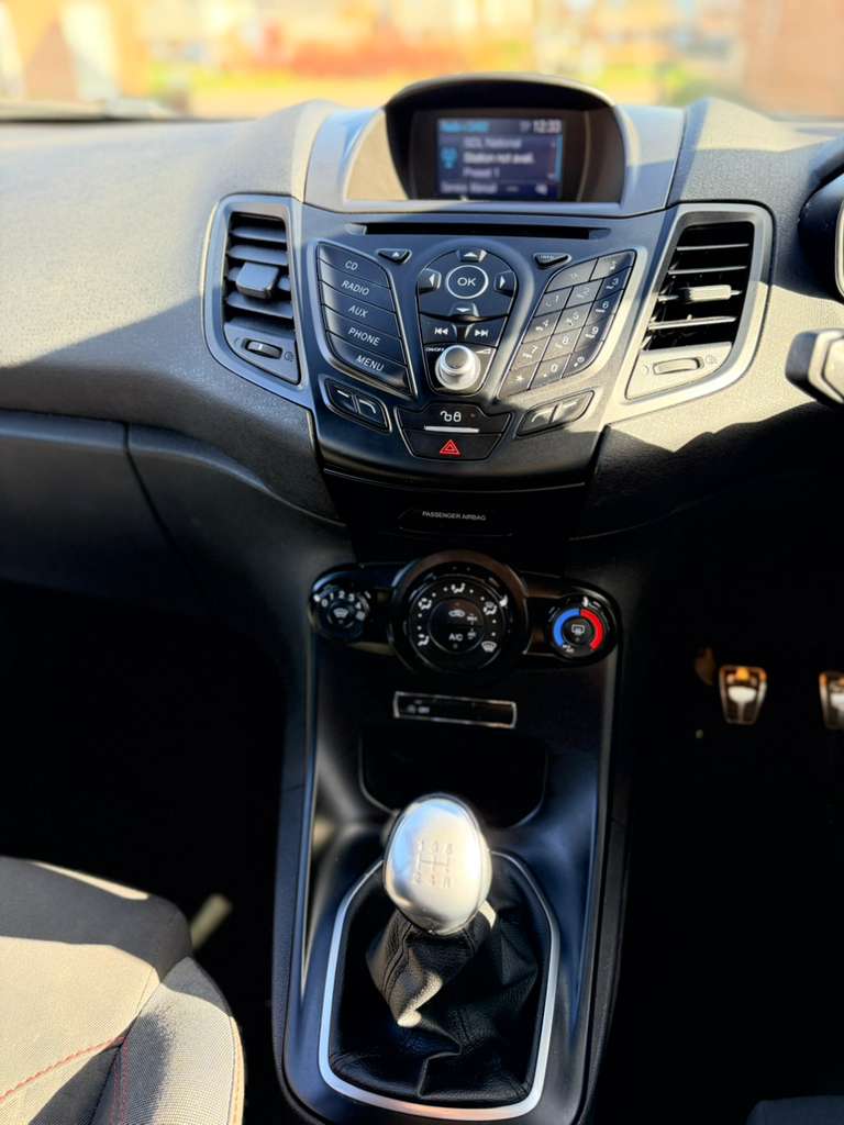 
								2016 (66) Ford Fiesta ST Line 5DR full									