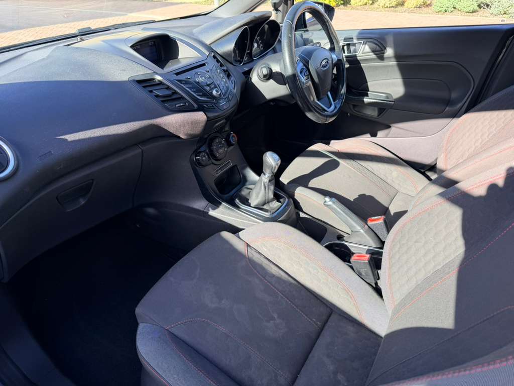 
								2016 (66) Ford Fiesta ST Line 5DR full									