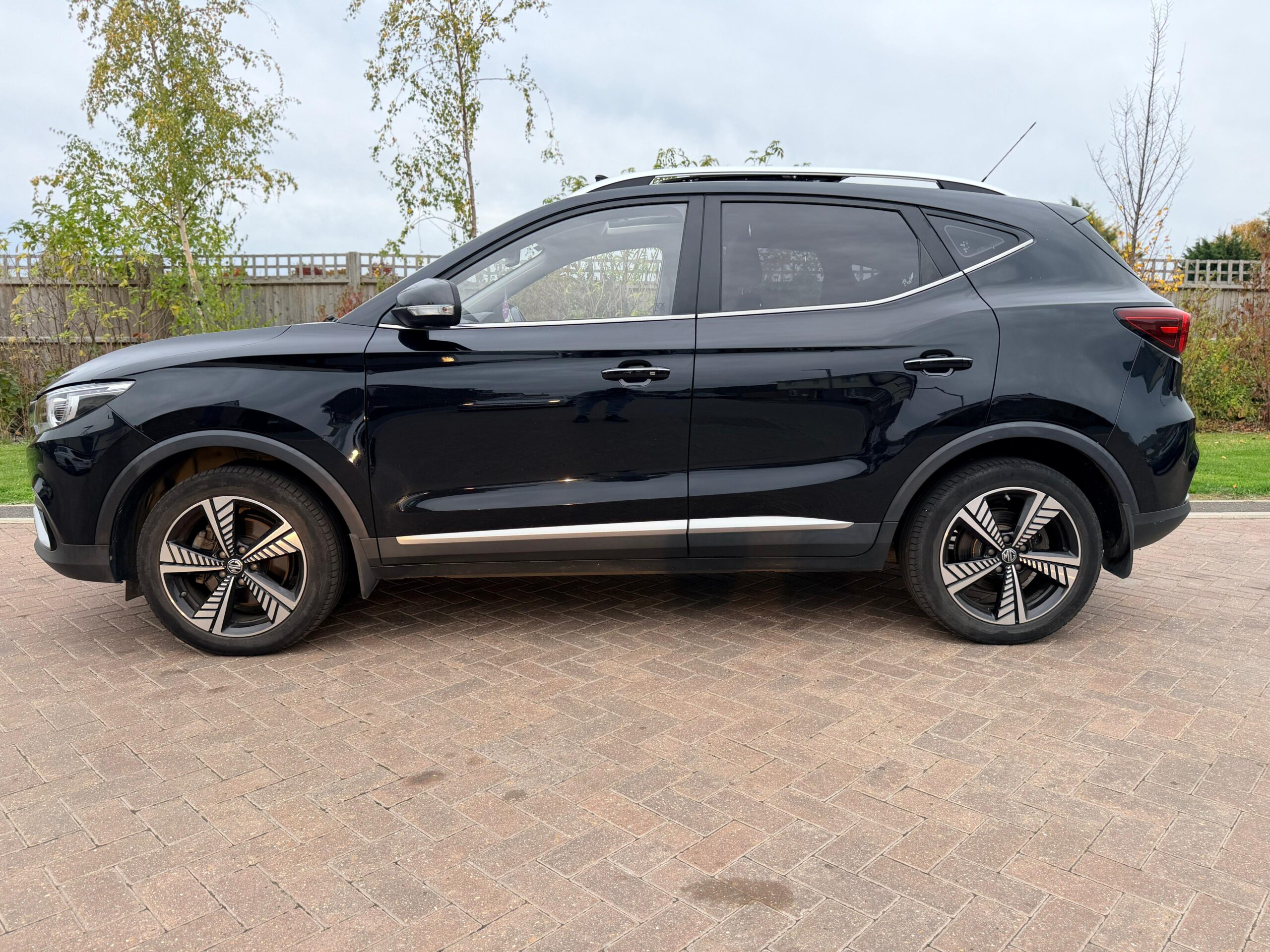 
								2019(19) MG ZS EV SUV 5DR full									