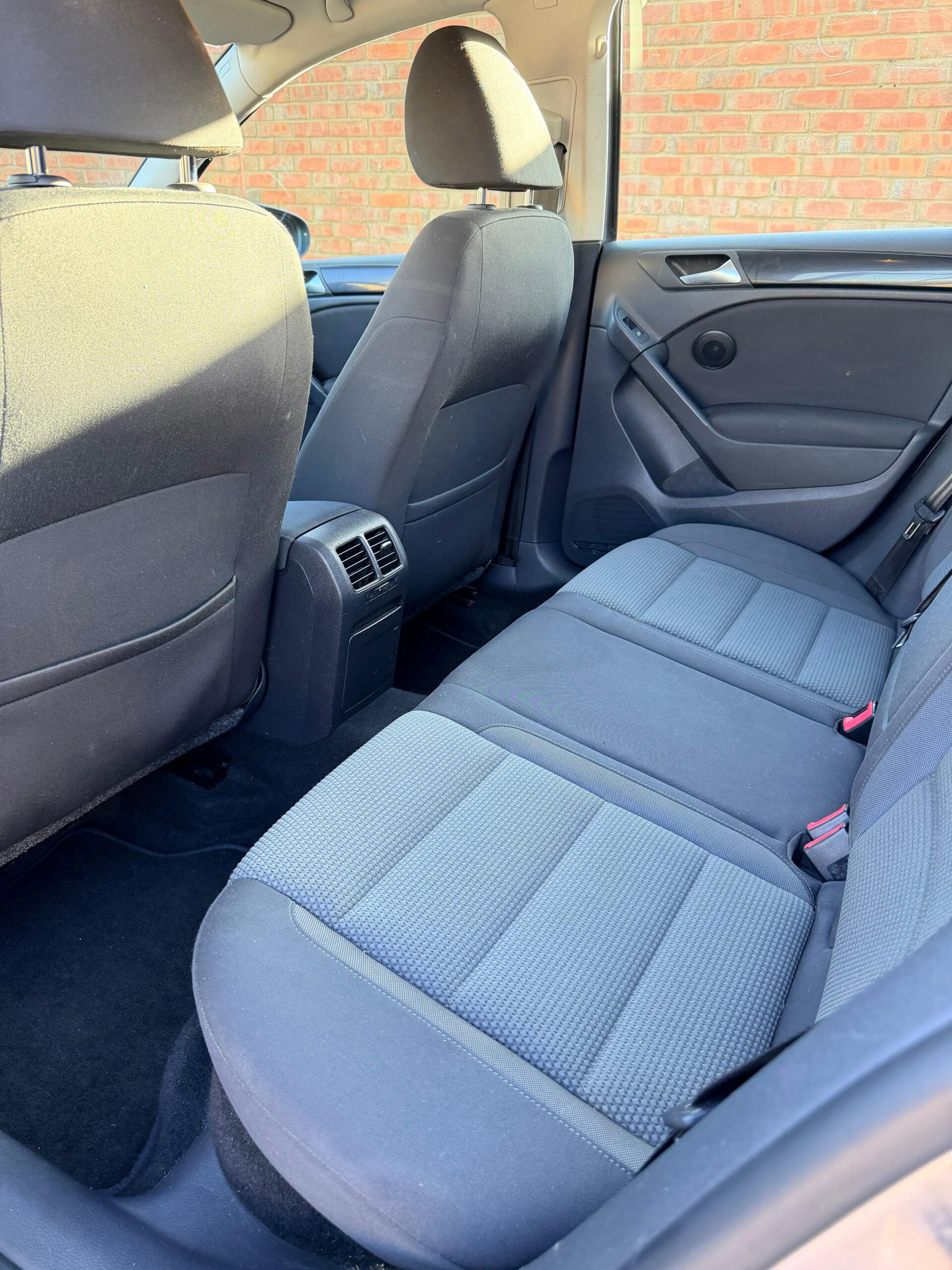 
								2012 (12) VW Golf 1.6 TDI Bluemotion DSG (SOLD) full									