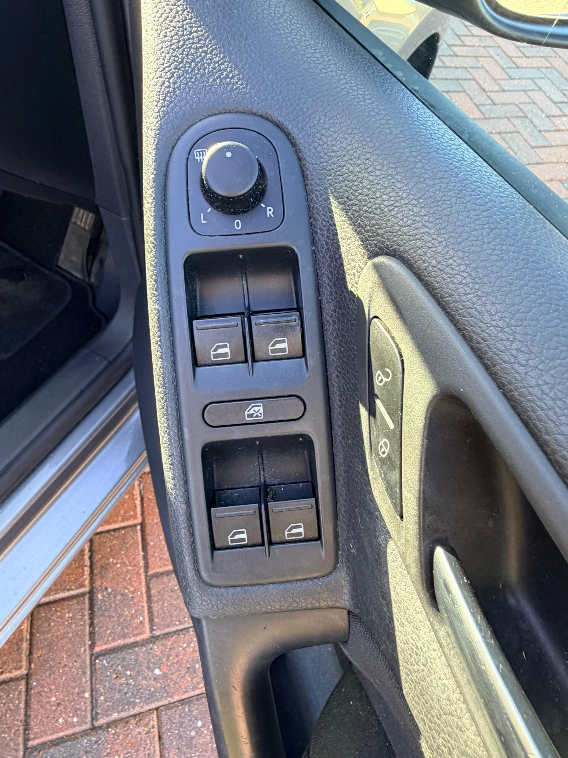 
								2012 (12) VW Golf 1.6 TDI Bluemotion DSG (SOLD) full									